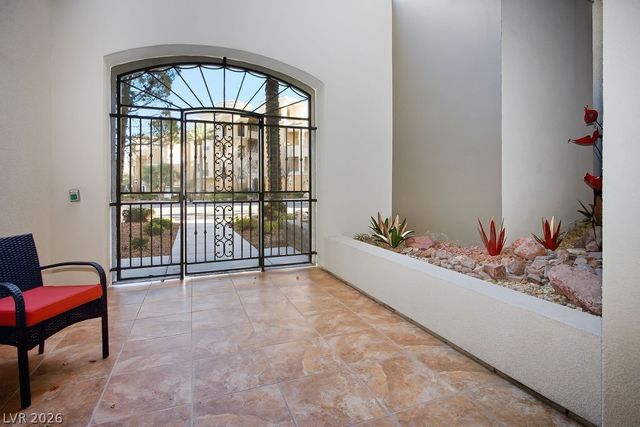 9224 Tesoras Drive 301, Las Vegas, NV 89144