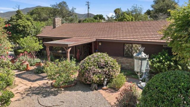 2807 S Grade Road, Alpine, CA 91901