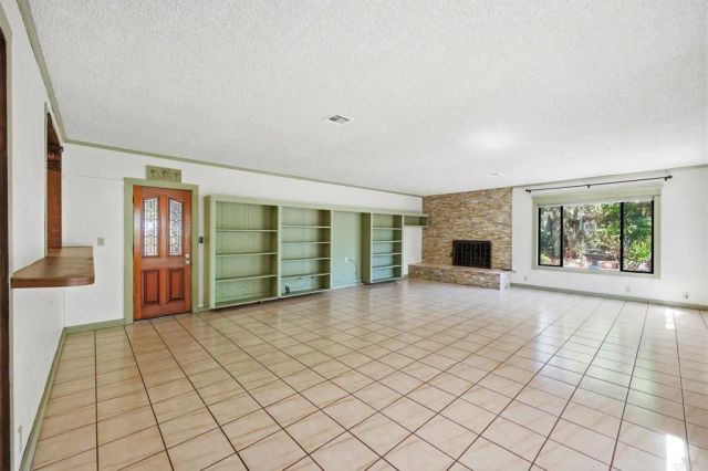 2807 S Grade Road, Alpine, CA 91901