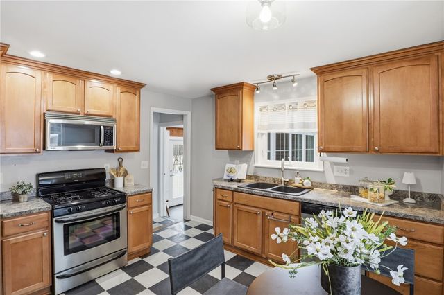 250 Norwood Circle, Webster, NY 14580