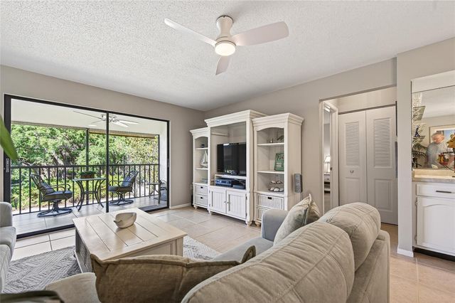 360 THREE LAKES LANE J, Venice, FL 34285