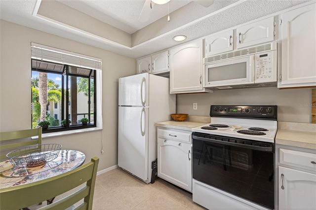 360 THREE LAKES LANE J, Venice, FL 34285