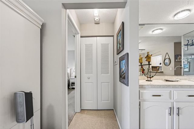 360 THREE LAKES LANE J, Venice, FL 34285