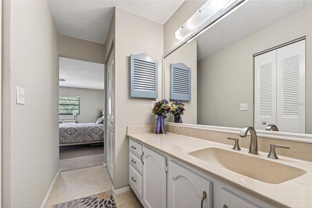 360 THREE LAKES LANE J, Venice, FL 34285