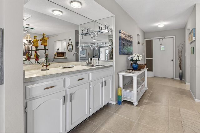360 THREE LAKES LANE J, Venice, FL 34285
