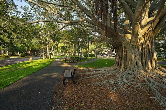 360 THREE LAKES LANE J, Venice, FL 34285