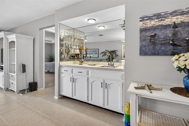 360 THREE LAKES LANE J, Venice, FL 34285