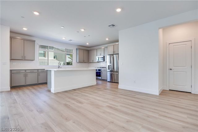 10488 Mountain Aster Avenue, Las Vegas, NV 89166