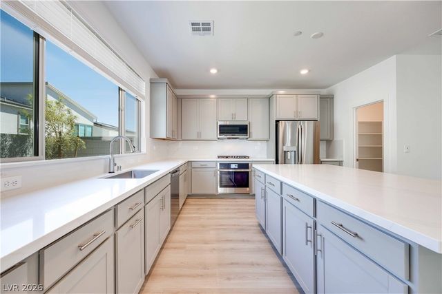 10488 Mountain Aster Avenue, Las Vegas, NV 89166