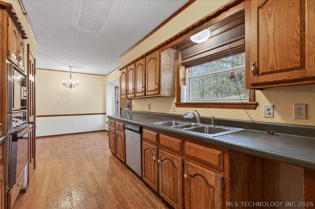 809 Whippoorwill Court, Bartlesville, OK 74006