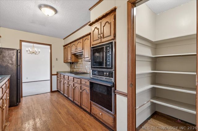 809 Whippoorwill Court, Bartlesville, OK 74006