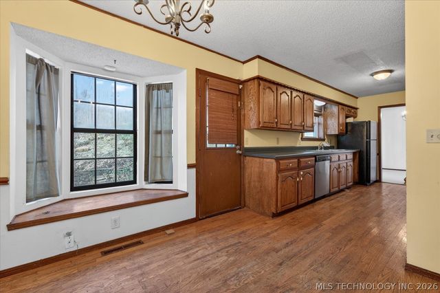 809 Whippoorwill Court, Bartlesville, OK 74006