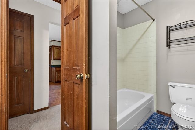 809 Whippoorwill Court, Bartlesville, OK 74006