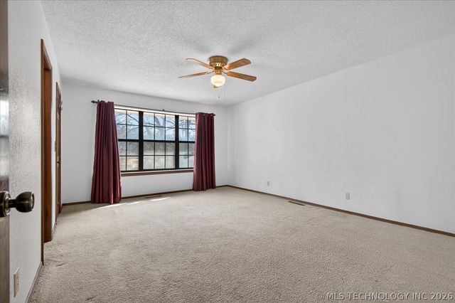 809 Whippoorwill Court, Bartlesville, OK 74006