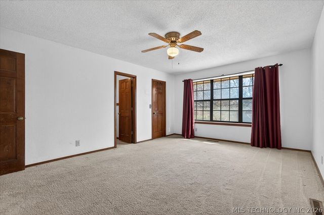 809 Whippoorwill Court, Bartlesville, OK 74006