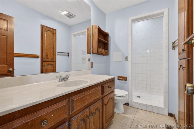 809 Whippoorwill Court, Bartlesville, OK 74006