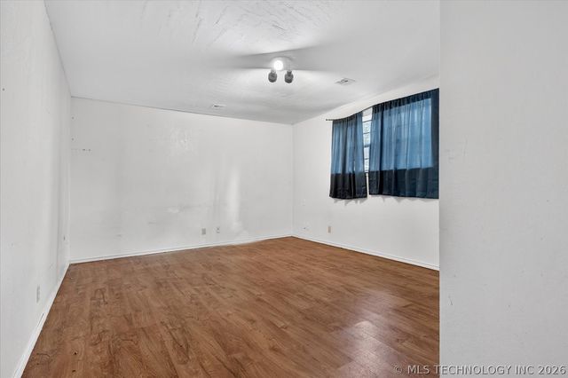 809 Whippoorwill Court, Bartlesville, OK 74006