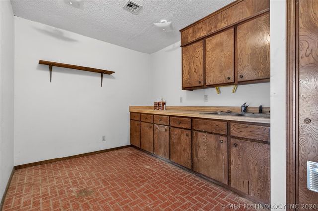 809 Whippoorwill Court, Bartlesville, OK 74006