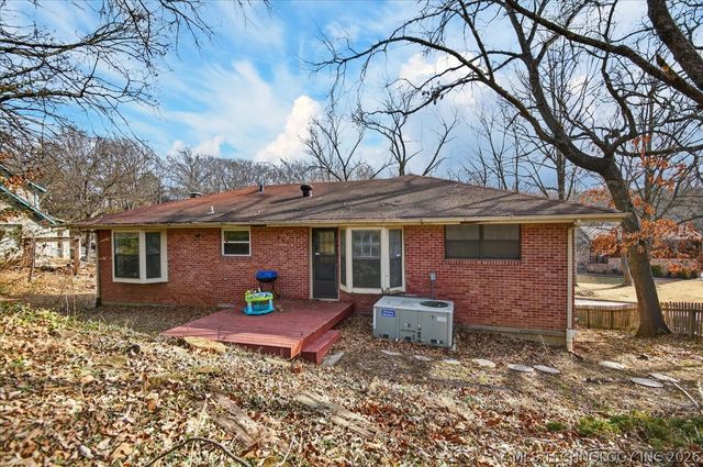 809 Whippoorwill Court, Bartlesville, OK 74006