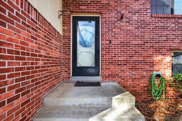 809 Whippoorwill Court, Bartlesville, OK 74006