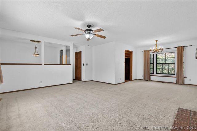 809 Whippoorwill Court, Bartlesville, OK 74006