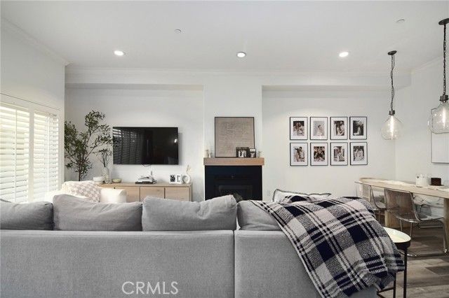 13360 Burbank Boulevard 16, Sherman Oaks, CA 91401