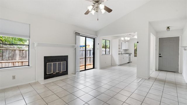 1124 Greenbriar LOOP, Round Rock, TX 78664
