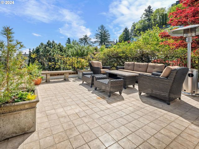 758 Nw POWHATAN Ter, Portland, OR 97210