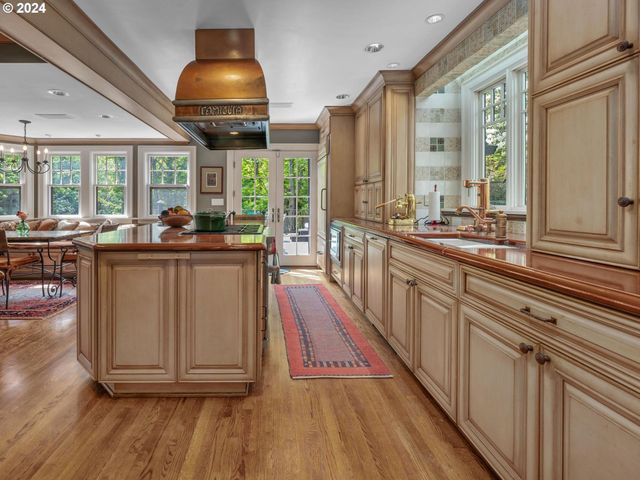 758 Nw POWHATAN Ter, Portland, OR 97210