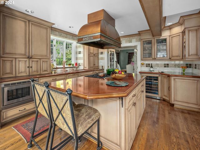 758 Nw POWHATAN Ter, Portland, OR 97210