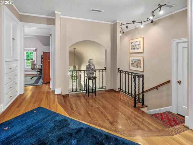 758 Nw POWHATAN Ter, Portland, OR 97210