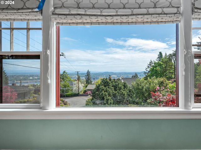 758 Nw POWHATAN Ter, Portland, OR 97210