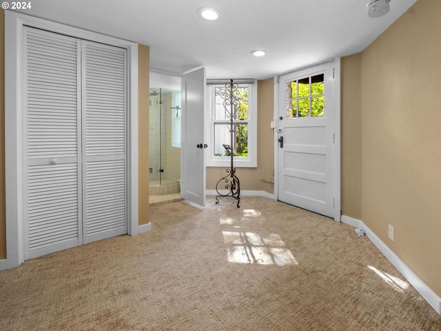 758 Nw POWHATAN Ter, Portland, OR 97210