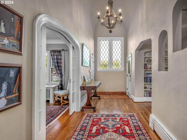 758 Nw POWHATAN Ter, Portland, OR 97210