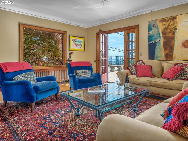 758 Nw POWHATAN Ter, Portland, OR 97210