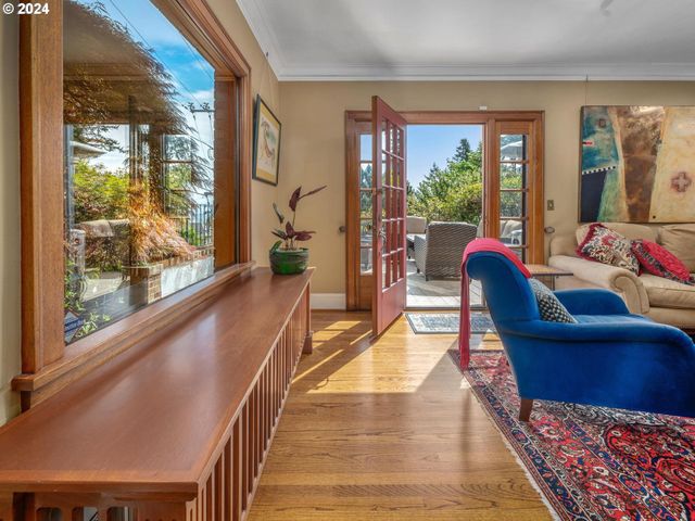 758 Nw POWHATAN Ter, Portland, OR 97210