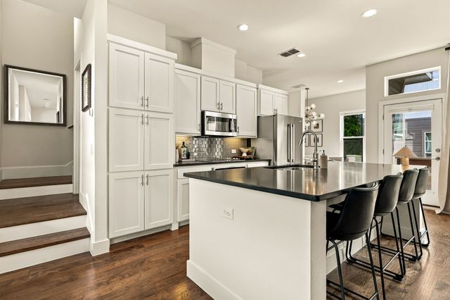 2472 Thatcher Drive, Dallas, TX 75206