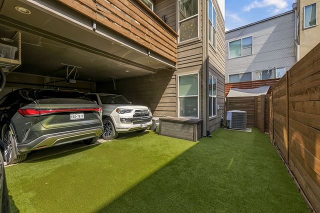2472 Thatcher Drive, Dallas, TX 75206