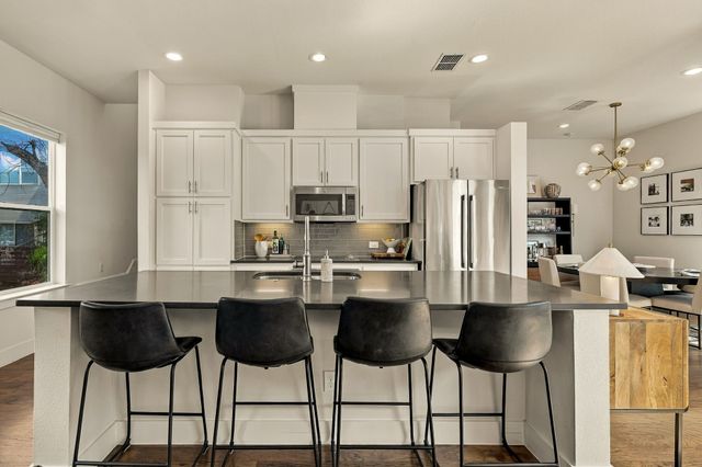 2472 Thatcher Drive, Dallas, TX 75206
