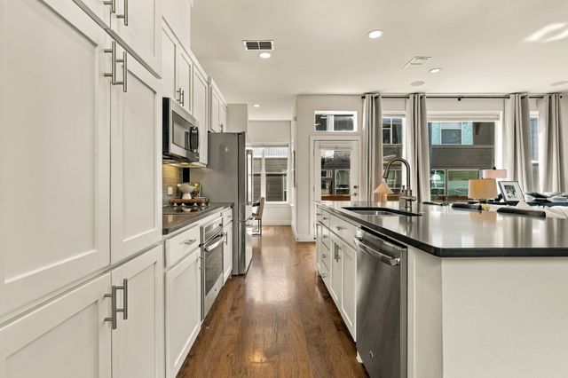 2472 Thatcher Drive, Dallas, TX 75206