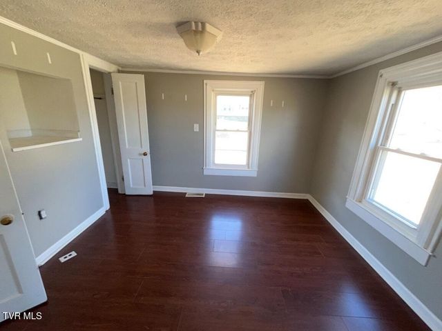 137 Crestview Drive, Fall Branch, TN 37656