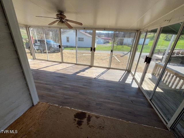 137 Crestview Drive, Fall Branch, TN 37656