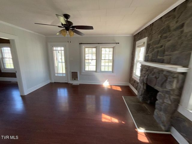 137 Crestview Drive, Fall Branch, TN 37656