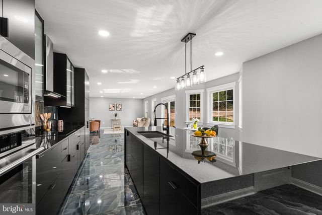 1371 N ROYAL AVE, Front Royal, VA 22630
