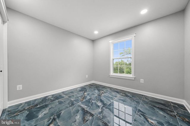 1371 N ROYAL AVE, Front Royal, VA 22630