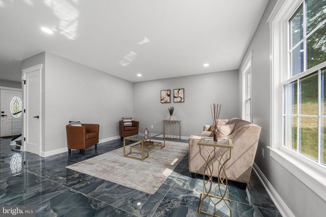 1371 N ROYAL AVE, Front Royal, VA 22630