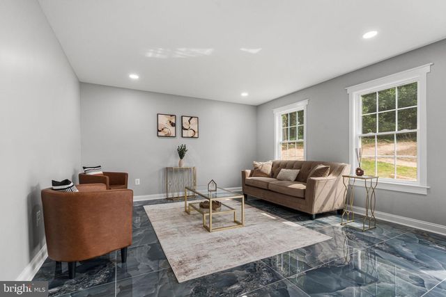 1371 N ROYAL AVE, Front Royal, VA 22630