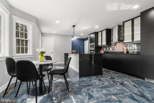 1371 N ROYAL AVE, Front Royal, VA 22630