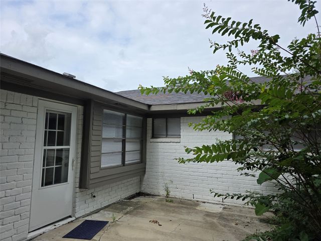 12123 Sea Shore Drive, Houston, TX 77072