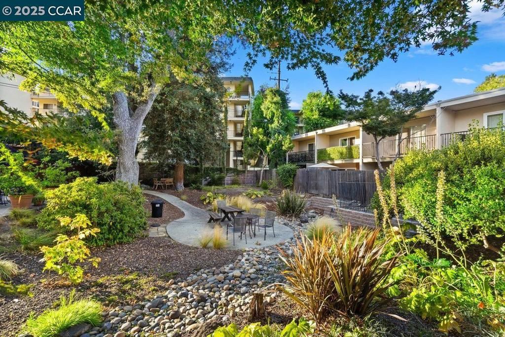 1470 Creekside Dr. 17, Walnut Creek, CA 94596